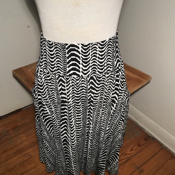 Kenneth Cole Reaction Swing Skirt-Size XS ** Like new** - Picture 5 of 7